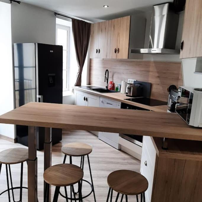 Maison De Ville Vic-le-Comte Eksteriør bilde
